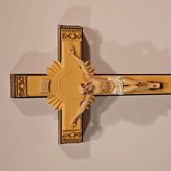 Vintage Resin INRI Holy Cross Spiritual Crucifix With Candles - Picture 2 of 11